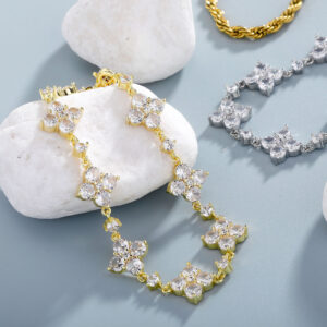 Aurora Bloom - Flower Rhinestone Bracelet Light Luxury Sparkling Zirconium High-grade Niche Bracelet Hand Jewelry - Image 1